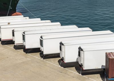 El transporte marítimo utiliza contenedores refrigerados para las mercancías que necesitan frío para su conservación. Roche Servicios